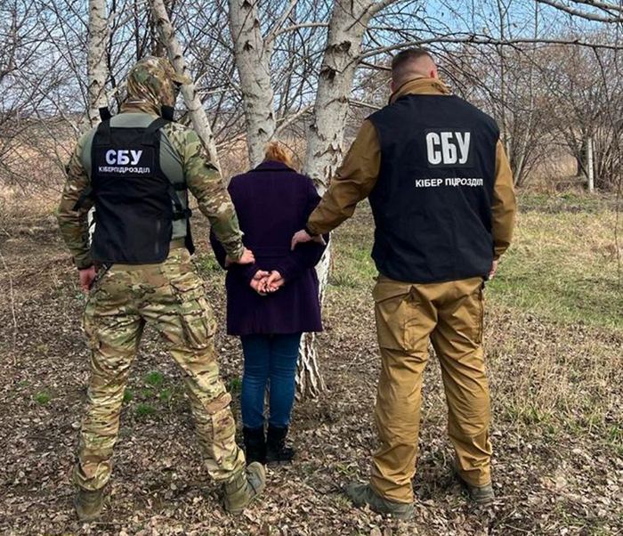 Служба безпеки України викрила ворожу інформаторку яка наводила російські ракети на лікарні та гуртожитки у Краматорську