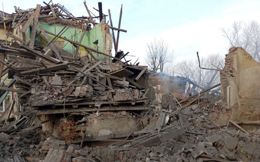 зруйнована будівля c72fd зруйнована будівля c72fd