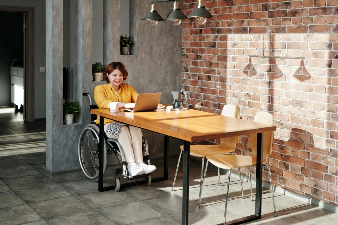 Люди з інвалідністю