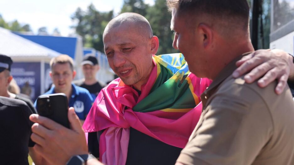 Перший дзвінок рідним / фото Ігор Клименко