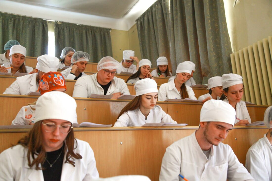 студенти
