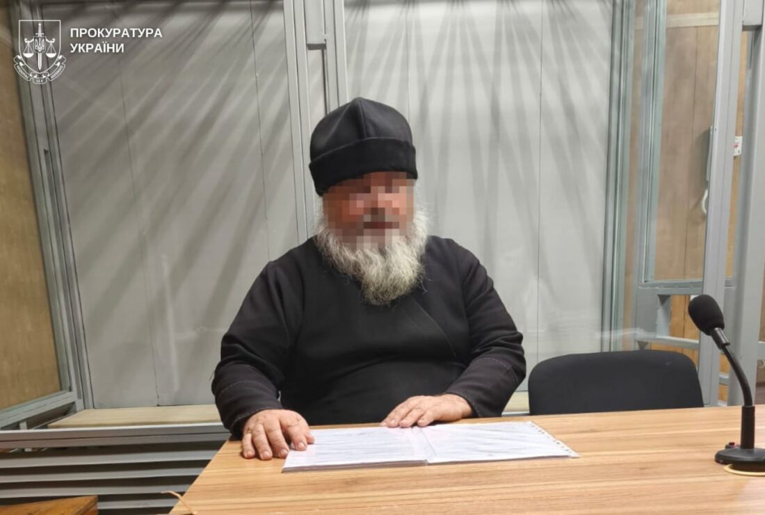священник