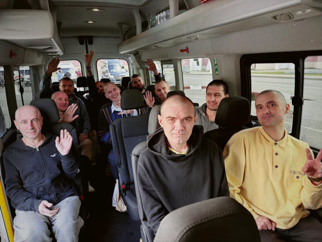 захисників